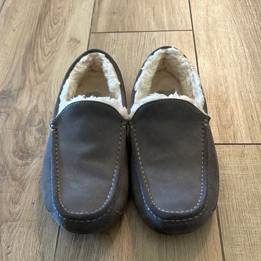 Mens Ugg Loafer Slippers- Size 9